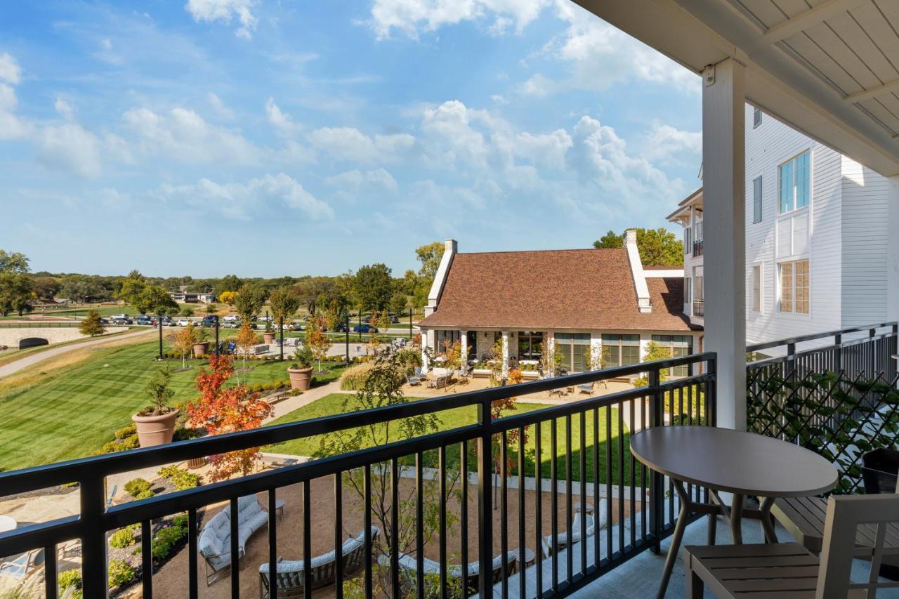 The Inn At Meadowbrook Overland Park Exterior photo