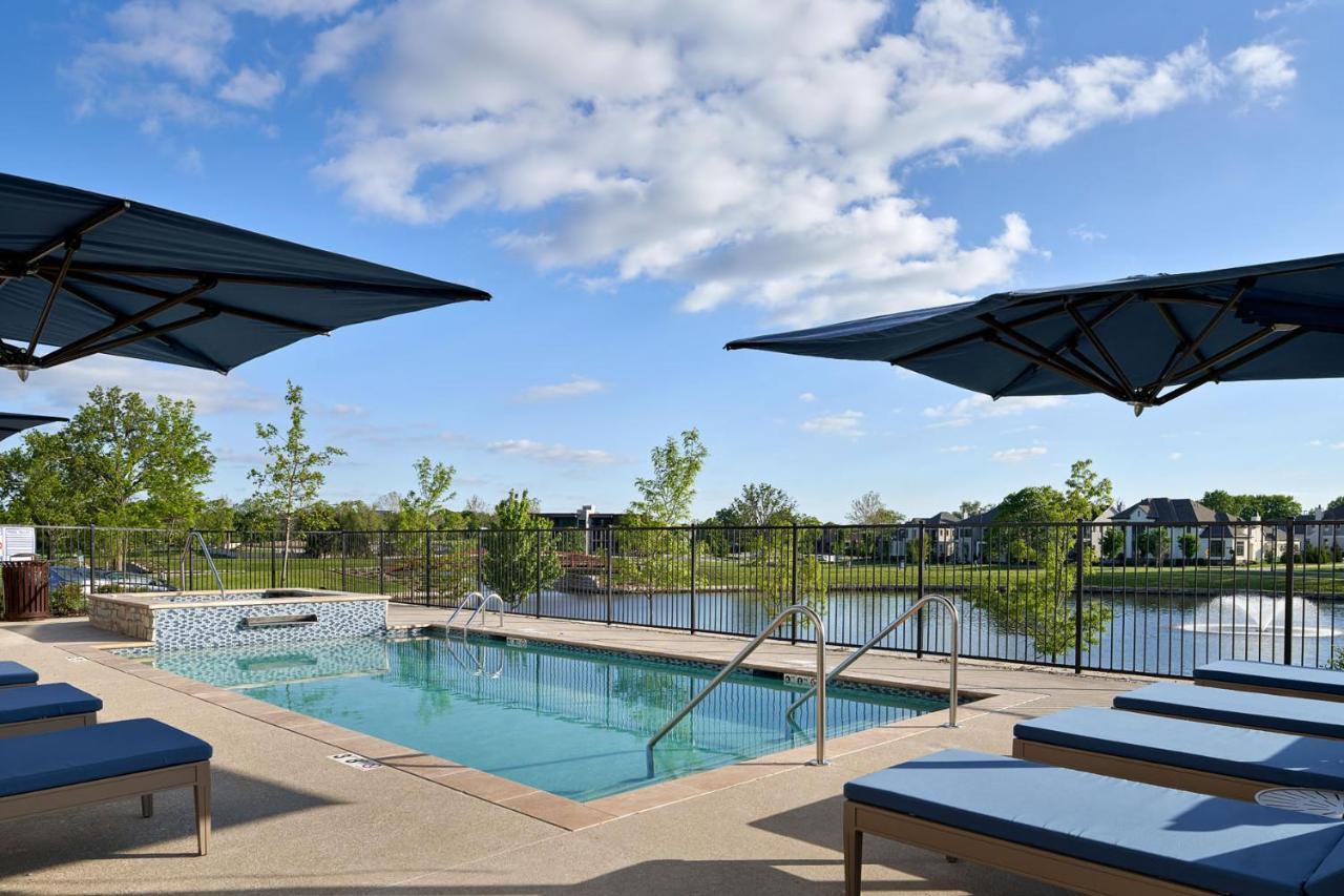 The Inn At Meadowbrook Overland Park Exterior photo